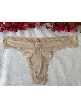 VICTORIA'S SECRET L CREAM SILKY DREAM ANGELS LACE TRIM STRING THONG PANTIES NWT